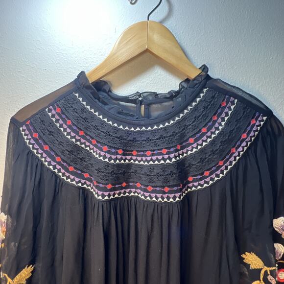 Anthropologie Akemi + Kin Louise Black Embroidered Floral Blouse Size Medium - Picture 7 of 16